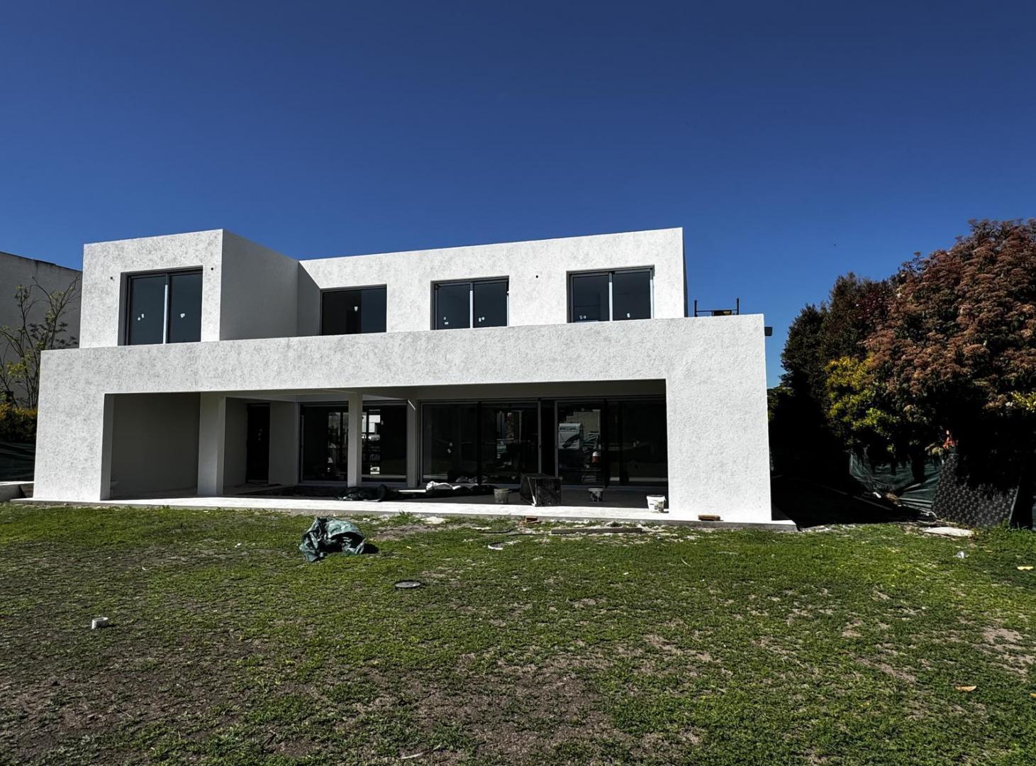 Foto de Casa en Venta a Estrenar 7 ambientes y pileta - Financiacion, imagen 1