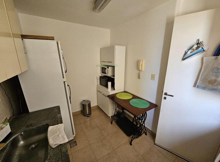 Foto de Venta 2 Amb Luminoso Cochera Fija Cubierta Once, imagen 4