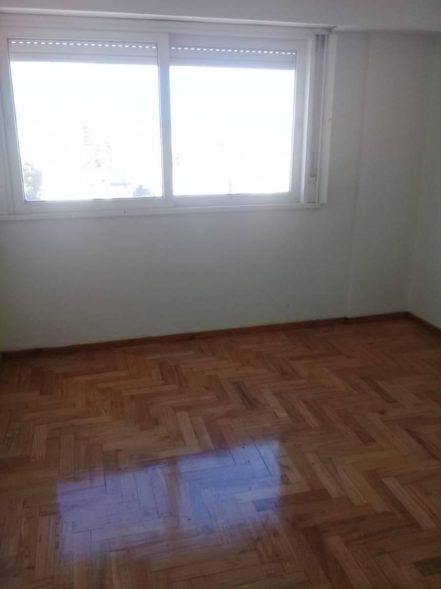Amplio Departamento 4 Ambientes con 2 Balcones y Baulera 1