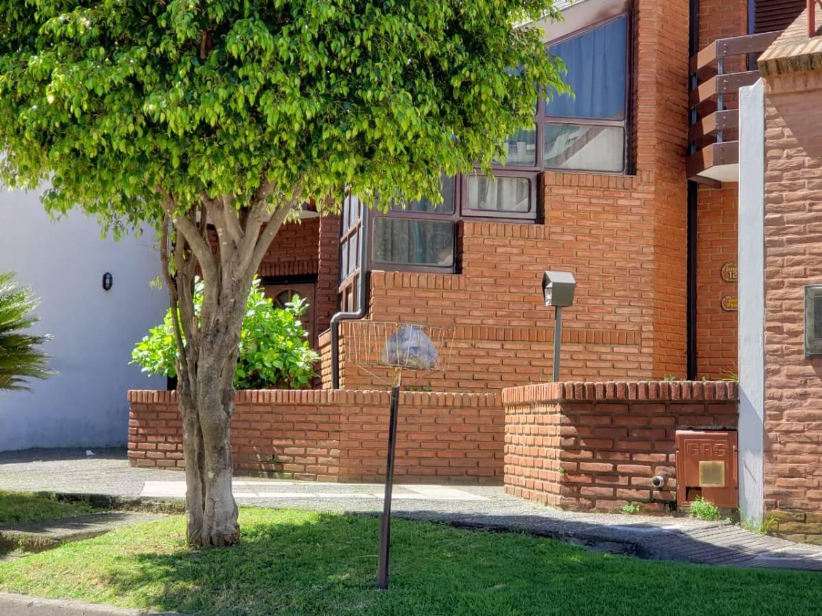 Chalet 4 Ambientes en Barrio Parque 3
