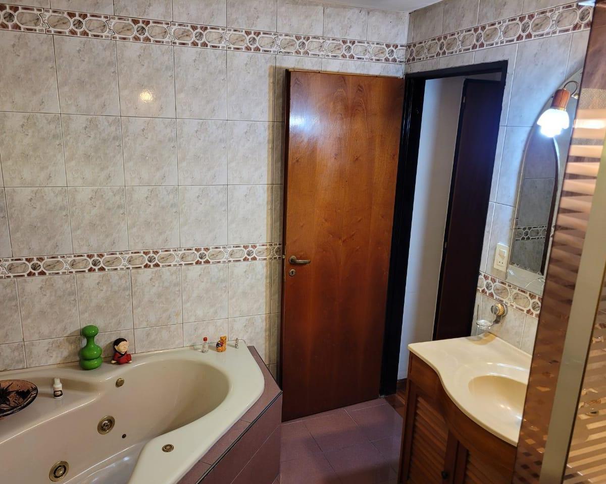 Chalet 4 Ambientes en Barrio Parque 5
