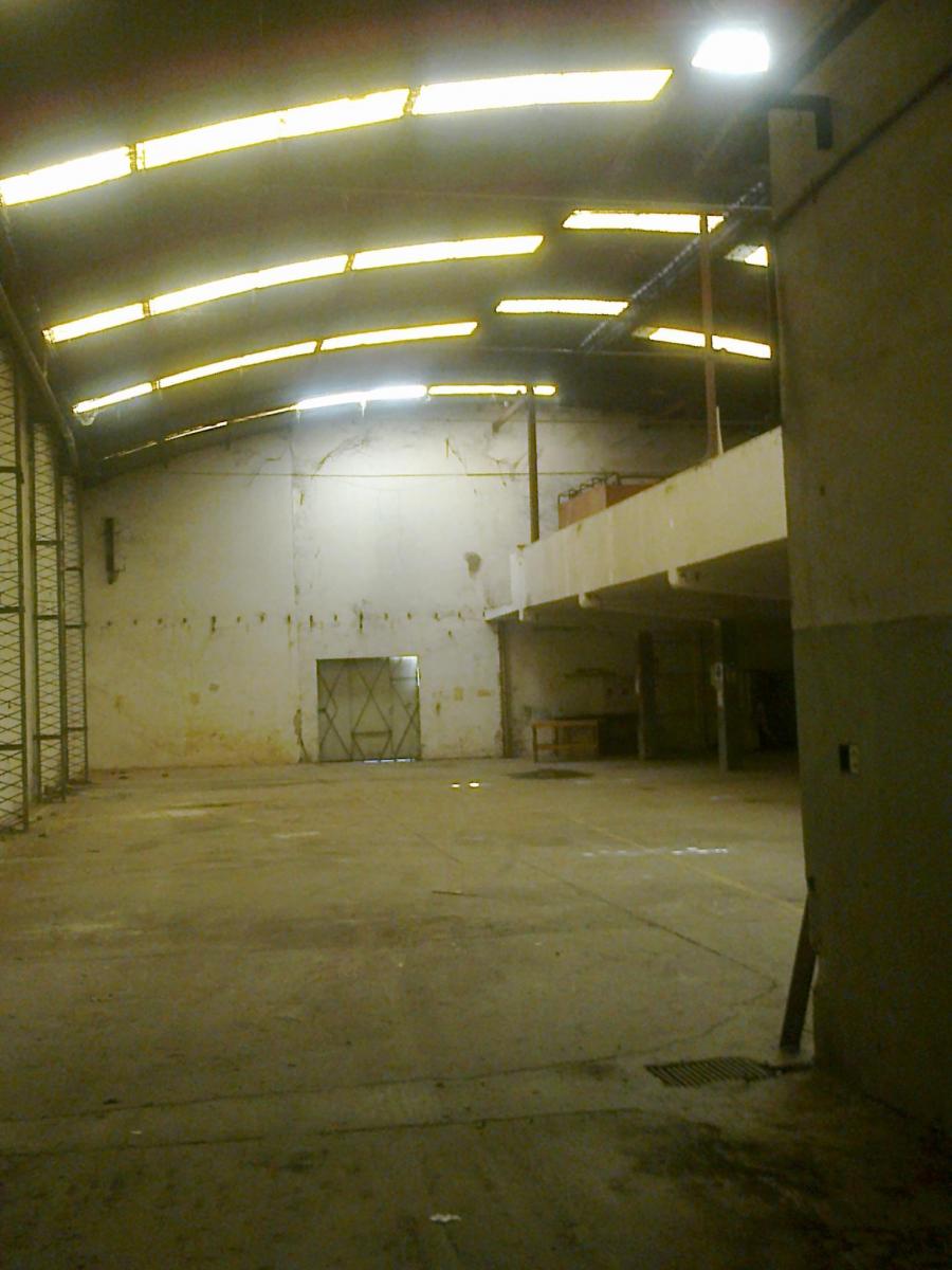 Planta Industrial 1774 m2 cubiertos mas 1380 m2 descubiertos sal 2 calles