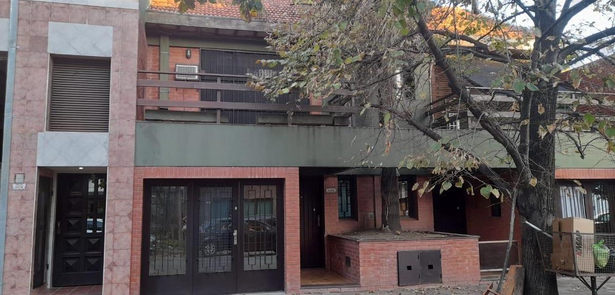 Duplex 4 ambientes con cochera cubierta