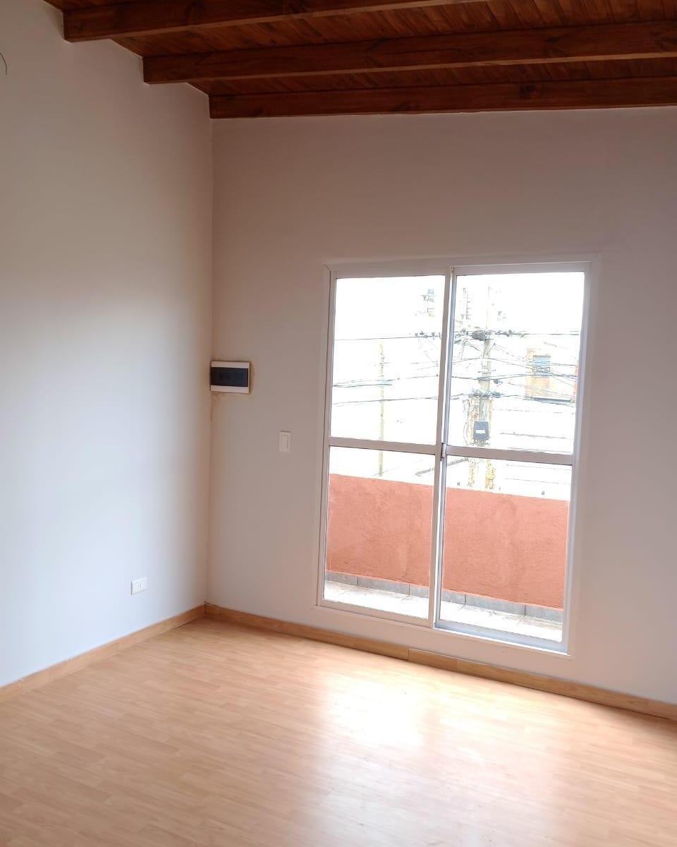 Hermoso PH 4 Amb. " a Estrenar", 1* Piso Frente, Patio y Balcón. - Apto Credito 2