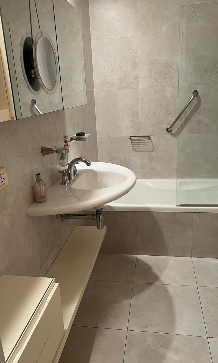 Excelente Departamento Al Frente 4 Ambientes con Dependencias Cochera y Baulera 4