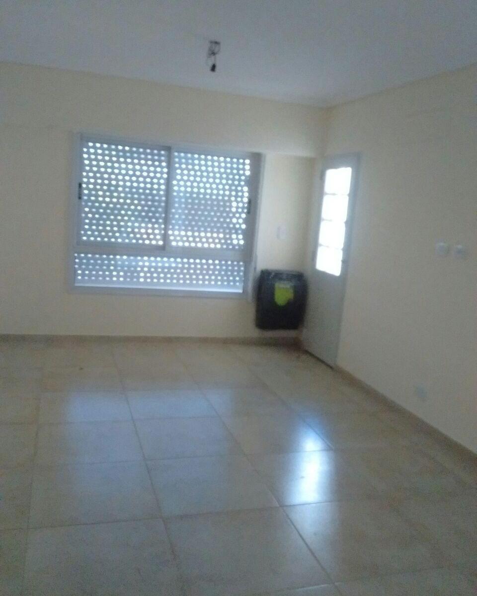 Hermoso Departamento 3 Ambientes 1* Piso Al Frente con Patio y Balcon 4