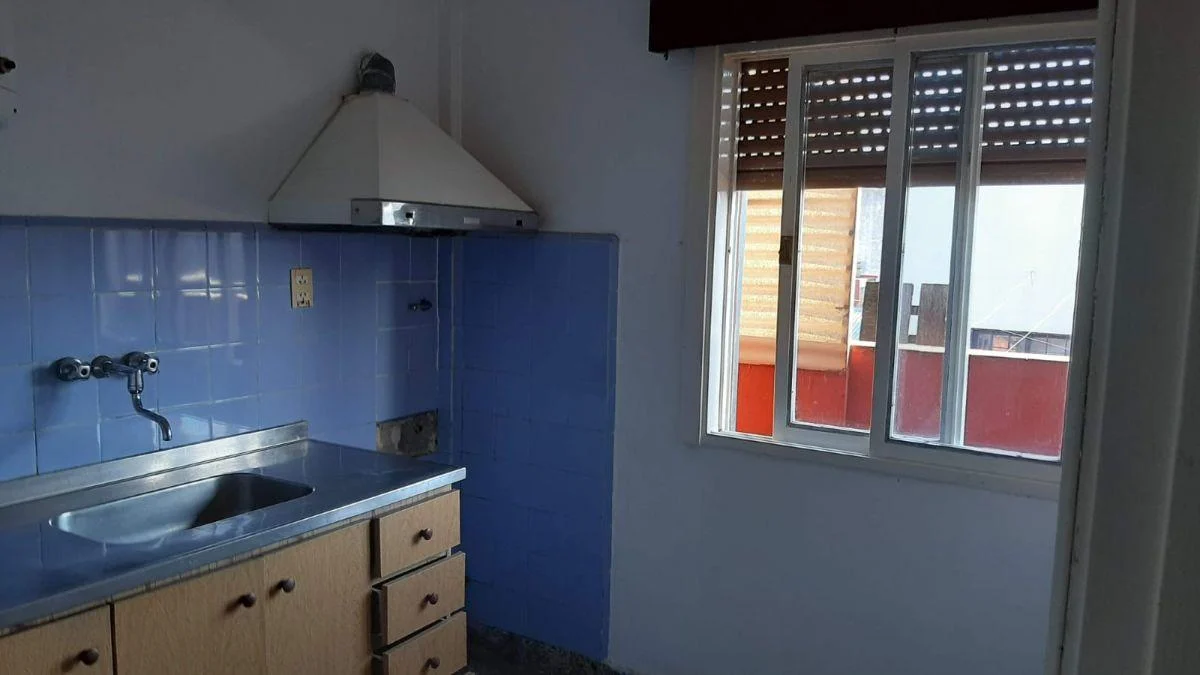 Foto de Amplio PH 2 amb. 1* piso x escalera con patio y terraza propia, imagen 3