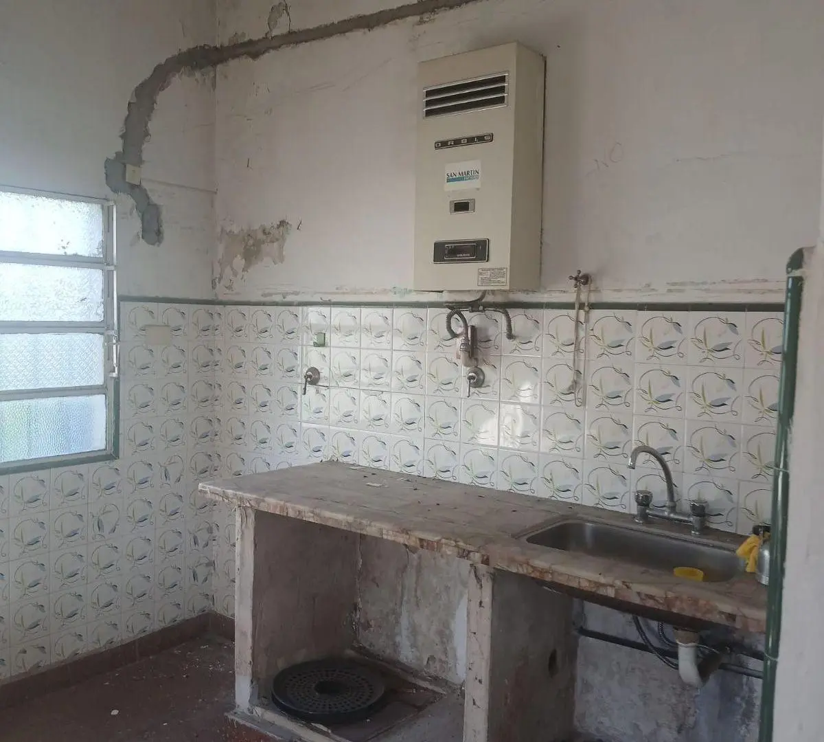 Departamento 3 amb. a reciclar con terraza propia, y 100 m2 de parque 1