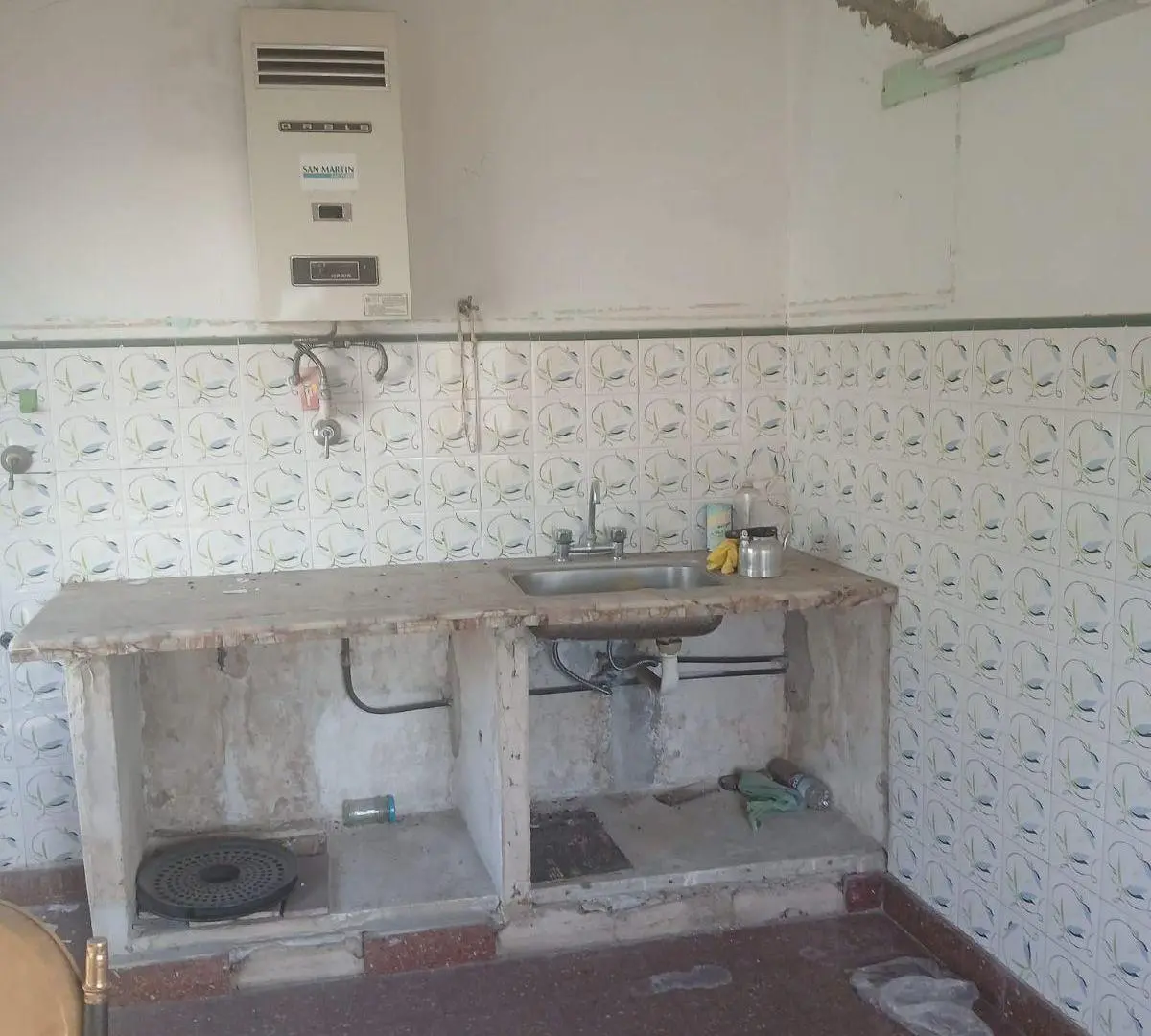 Departamento 3 amb. a reciclar con terraza propia, y 100 m2 de parque 3
