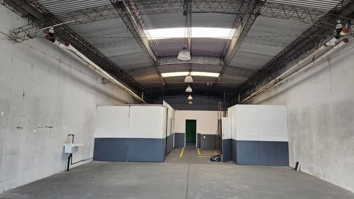Galpon 400 m2 en dos plantas zona industrial 4