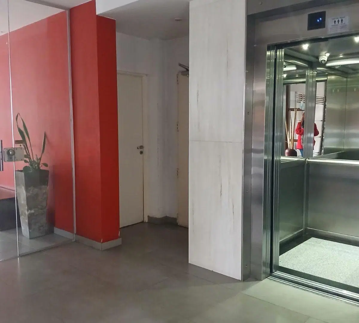 Hermoso y amplio semipiso 2 amb. con 2 balcones 5