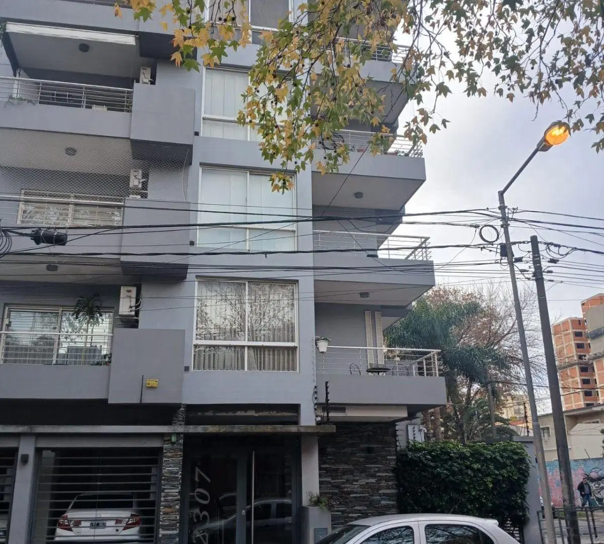 Hermoso y amplio semipiso 2 amb. con 2 balcones 2