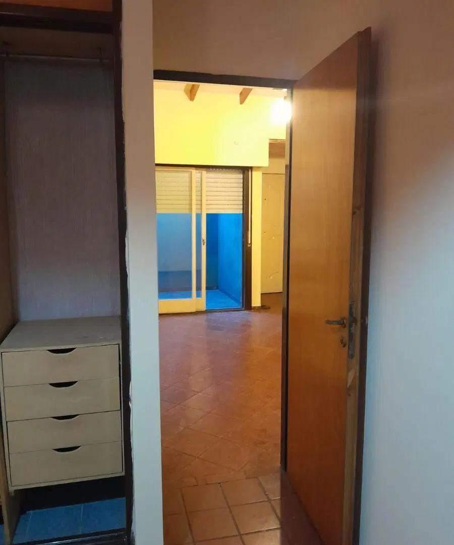 Departamento 2 amb. 1* piso por escalera con patio 2