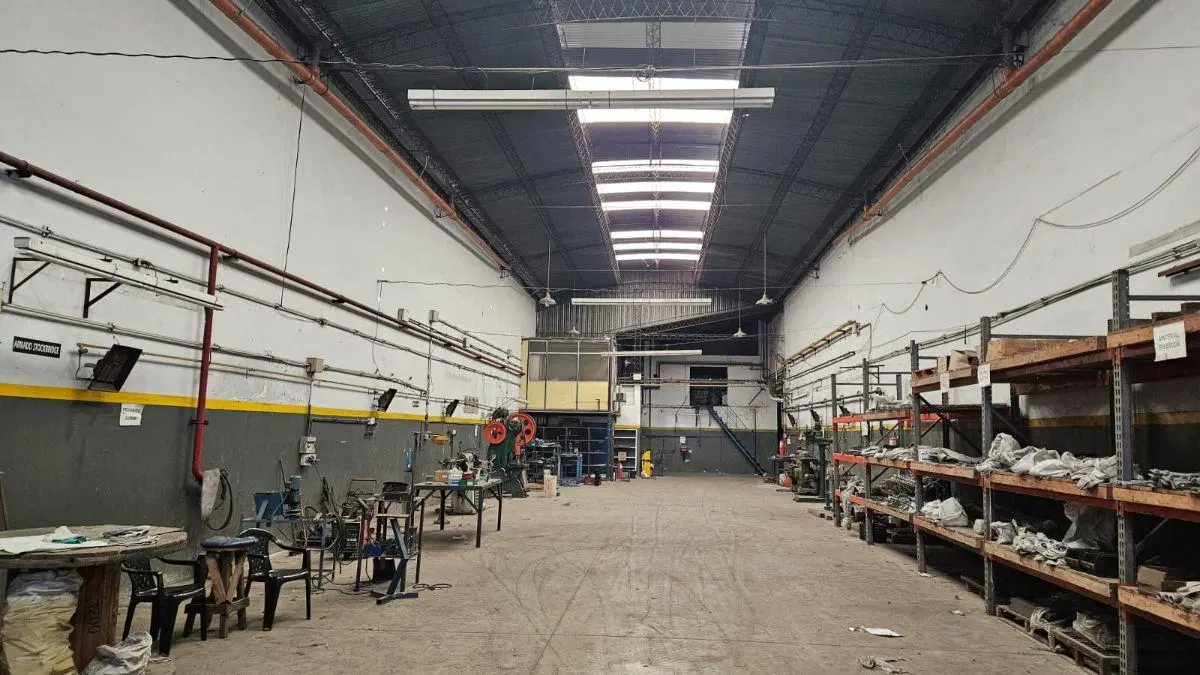 Excelente planta industrial 1354 m2 sobre 1500 de terreno zona industrial 2