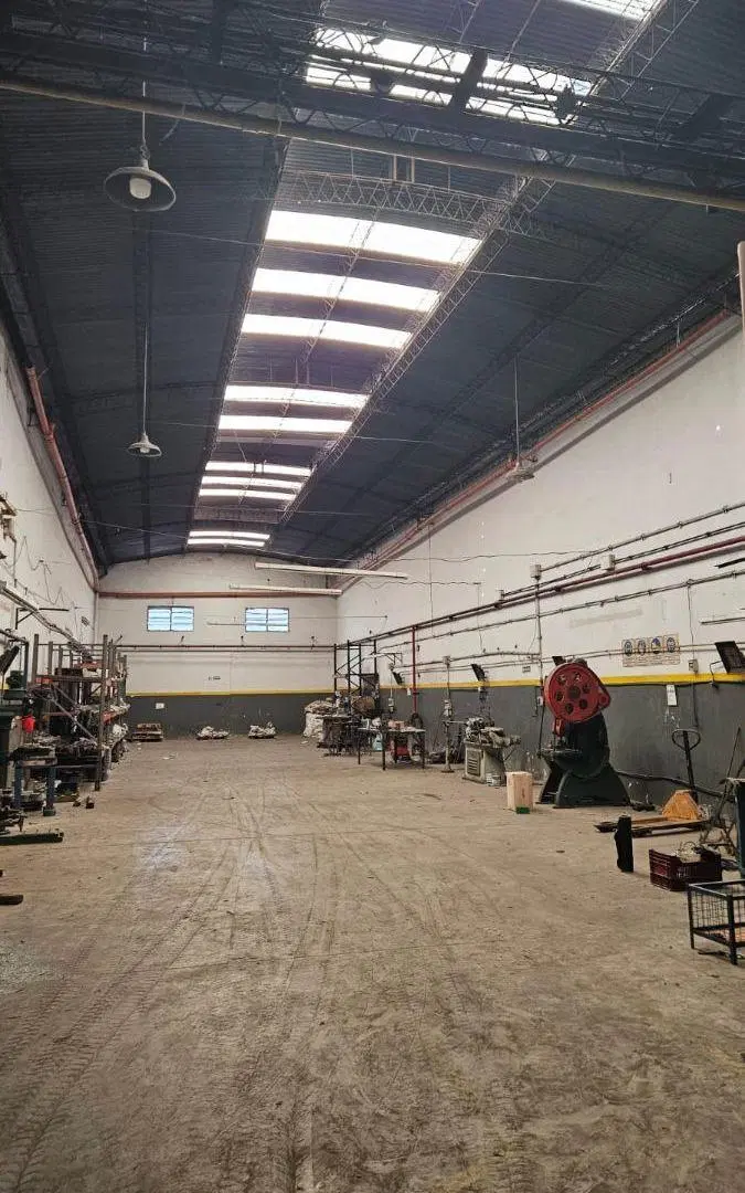Excelente planta industrial 1354 m2 sobre 1500 de terreno zona industrial 3