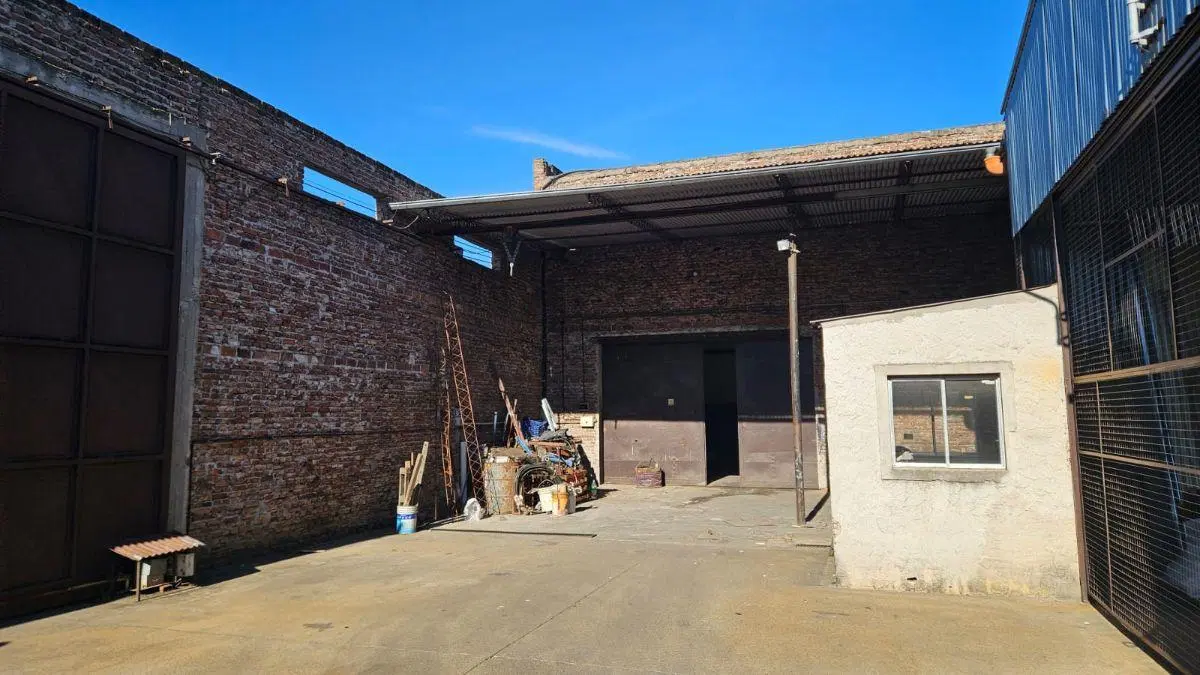 Excelente planta industrial 1354 m2 sobre 1500 de terreno zona industrial 5