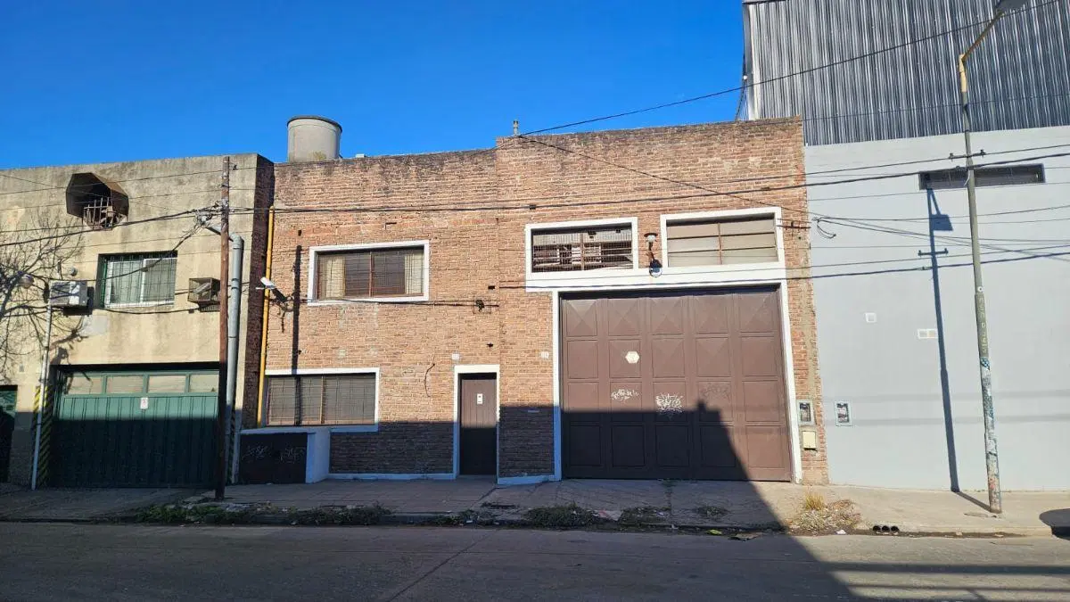 Excelente planta industrial 1354 m2 sobre 1500 de terreno zona industrial 4