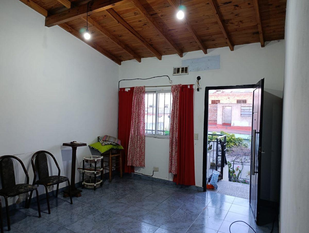 Departamento 3 amb. 1* piso con balcón
