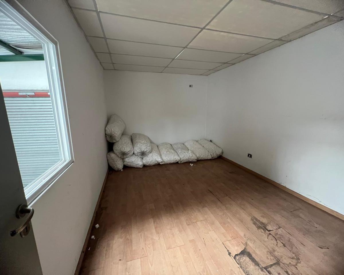 En Caseros Hermoso Galpon Zona Industrial a Nuevo, Todo Hecho a Nuevo; con Oficinas Baños F: 7949 1