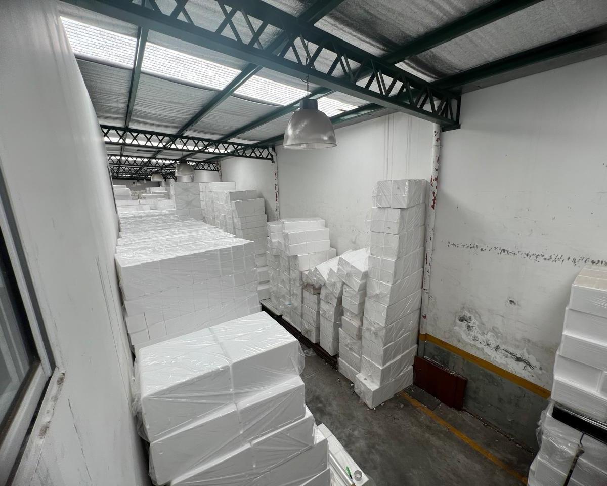 En Caseros Hermoso Galpon Zona Industrial a Nuevo, Todo Hecho a Nuevo; con Oficinas Baños F: 7949 3