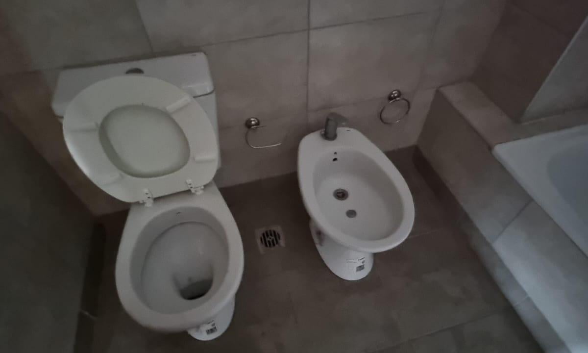 Foto de EN VENTA DEPARTAMENTO DE 1 AMBIENTE EN 2DO PISO CONTRAFRENTE ALQUILADO, imagen 3