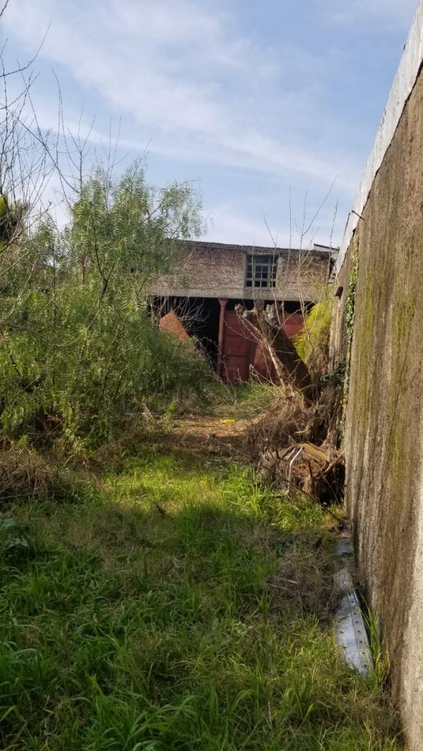 En Venta en El Palomar Galpon Muy Amplio Sobre Lote de Terreno de 410 m², Cubiertos 160 m², Sobre Urqu 2