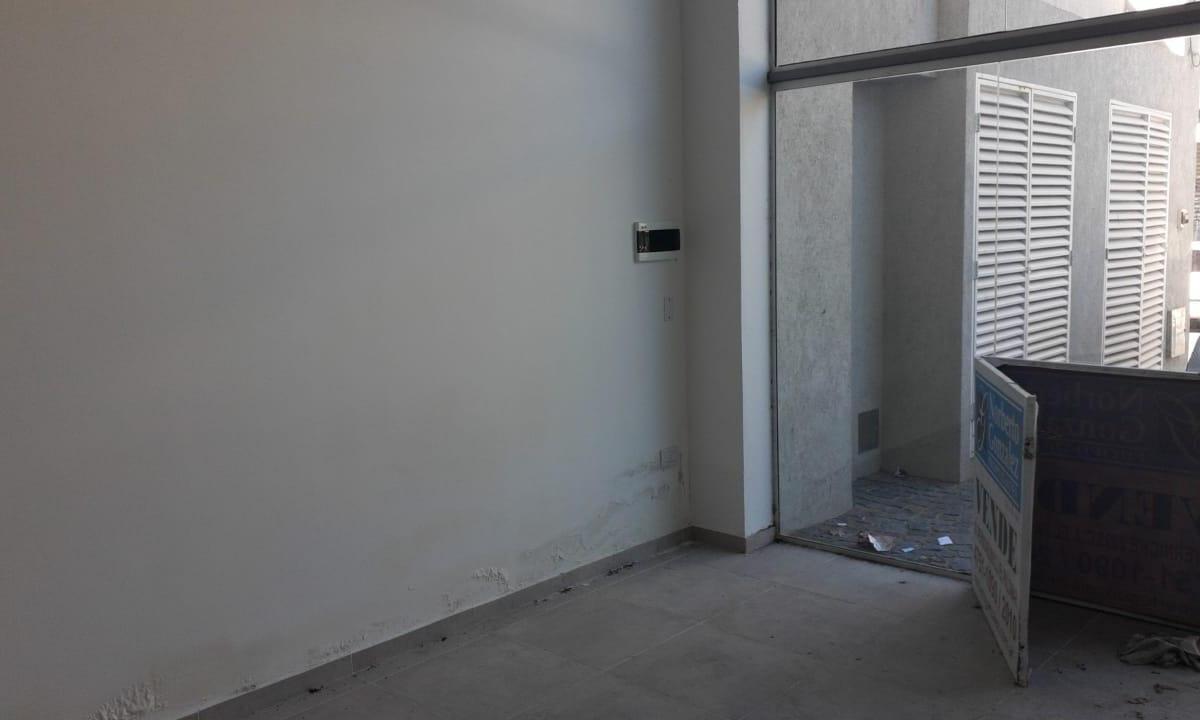 En Venta a Solo Una Cuadra de La Estacion de Martin Coronado Ferrocarril Urquiza, Local Al Frente a 3