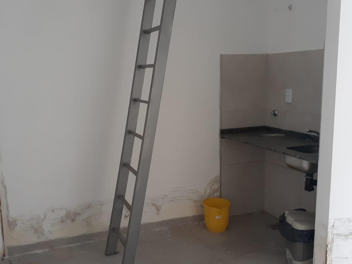 En Venta a Solo Una Cuadra de La Estacion de Martin Coronado Ferrocarril Urquiza, Local Al Frente a 4