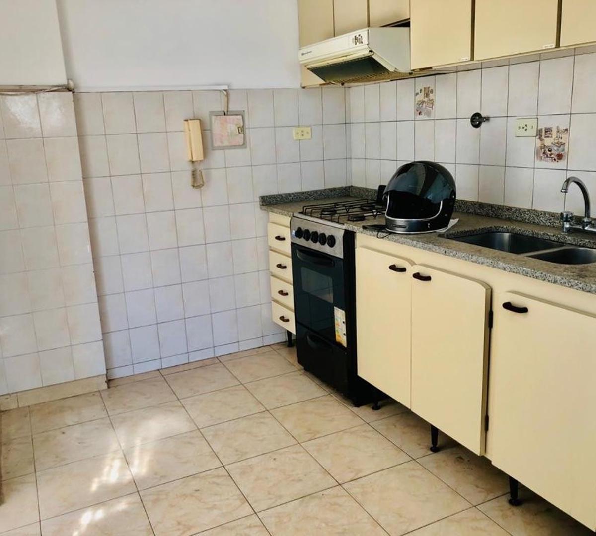 En Moron Departamento en Venta 2 Dorm. con Cochera F: 8697 2