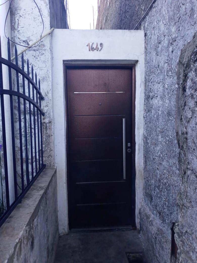 EN VENTA EN EL PALOMAR CASA AL FONDO DE 4 AMBIENTES SOBRE FERMI, LIVING COMEDOR, COCINA DOS HABITACI