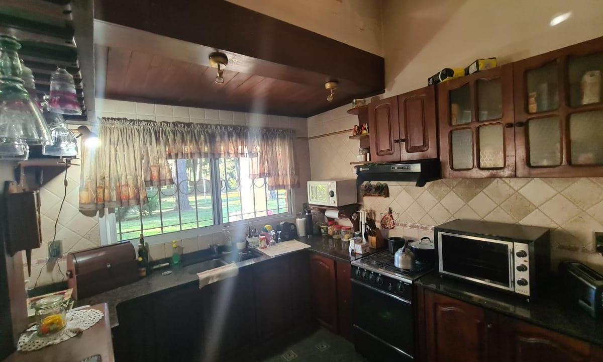 EN VENTA EN PILAR VILLA ROSA CASA DE 4 AMBIENTES + 2 AMBIENTES  F: 8855