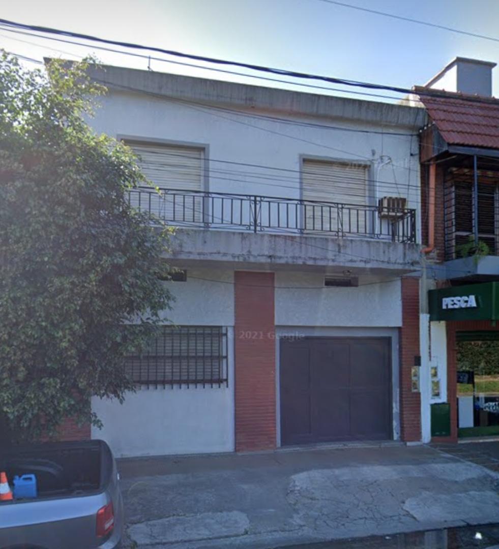 EL PALOMAR ,PROPIEDAD EN DOS PLANTAS de 5 AMBIENTES EN DOS PLANTAS TRES BAÑOS PATIO, QUINCHO CON COC