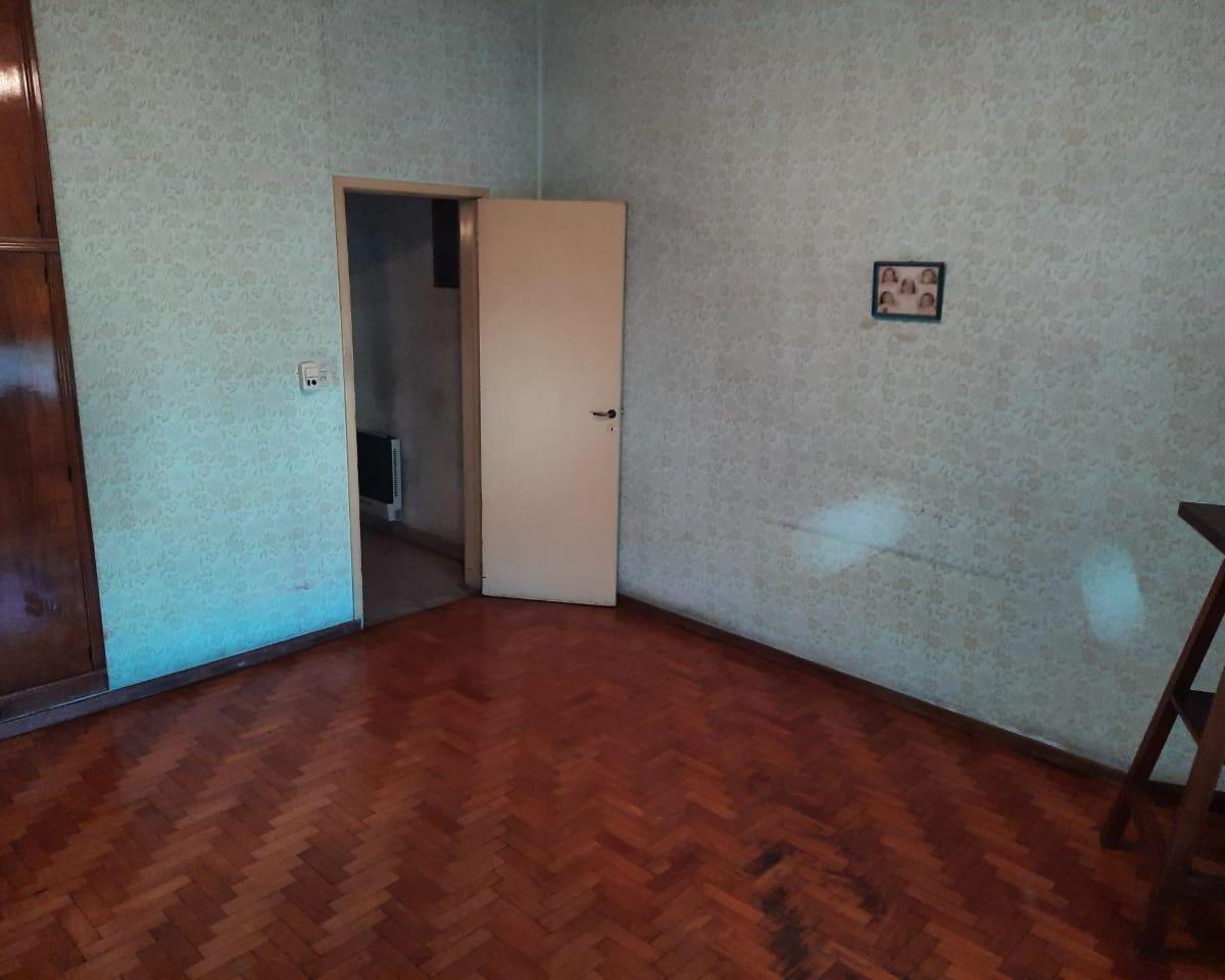 EN VENTA EL PALOMAR CASA DE 2 DORMITORIOS CON PLACARDS Y PISOS DE PARQUET, COCINA COMEDOR, 2 BAÑOS,