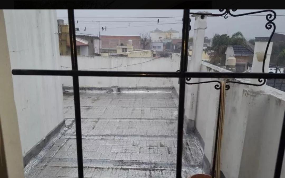 Foto de EL PALOMAR VENTA DE CASA TIPO TRIPLEX DE 3 DORMITORIOS 2 BAÑOS PATIO F, imagen 2