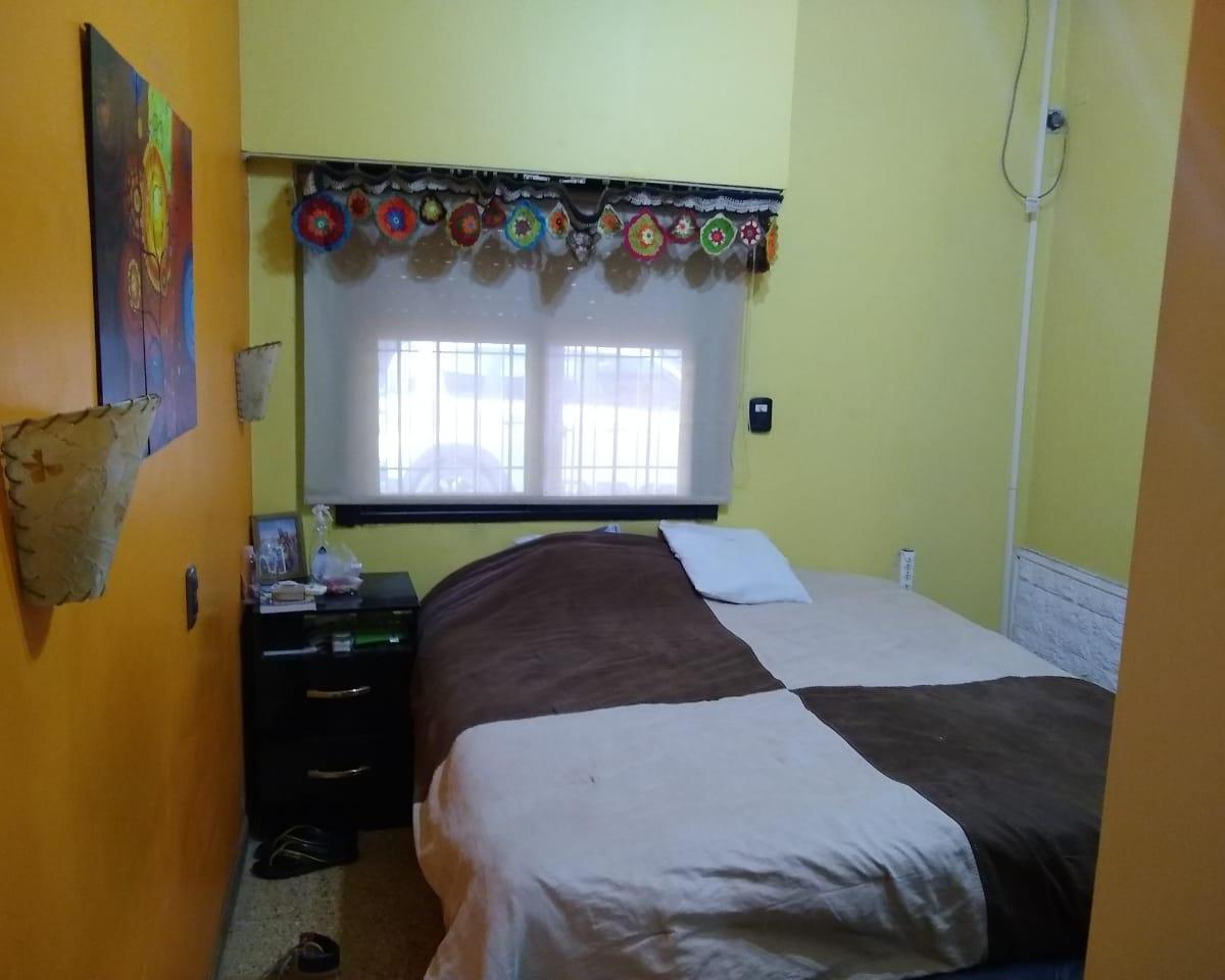EN VENTA EN VILLA BOSCH CASA DE 3 AMBIENTES SOBRE LOTE DE 200M2, SUP CUBIERTA 90M2, LIVING COMEDOR;