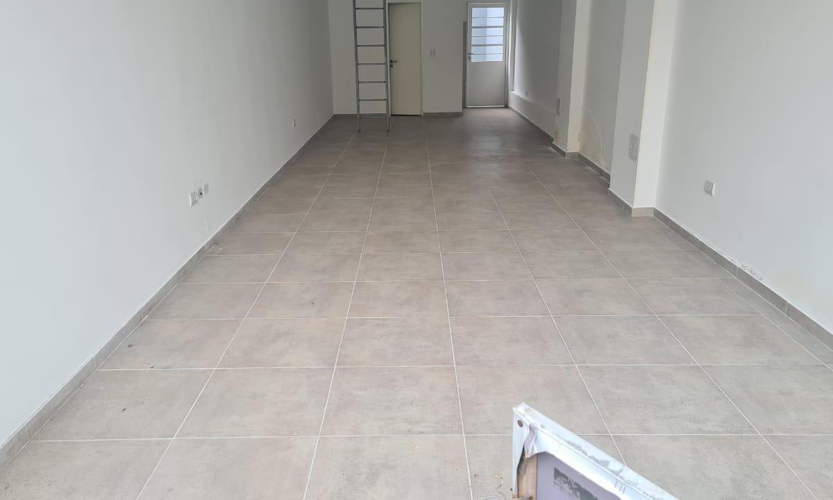 En Venta a Solo Una Cuadra de La Estacion de Martin Coronado Ferrocarril Urquiza, Local Al Frente a 4