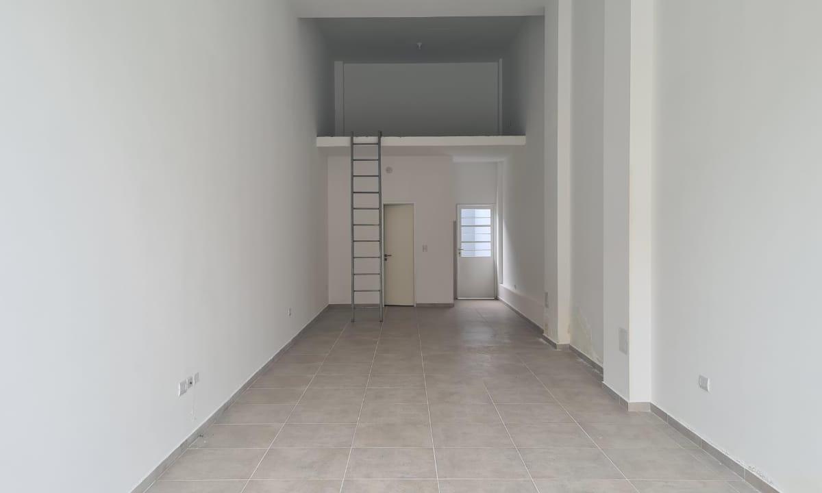 En Venta a Solo Una Cuadra de La Estacion de Martin Coronado Ferrocarril Urquiza, Local Al Frente a 3
