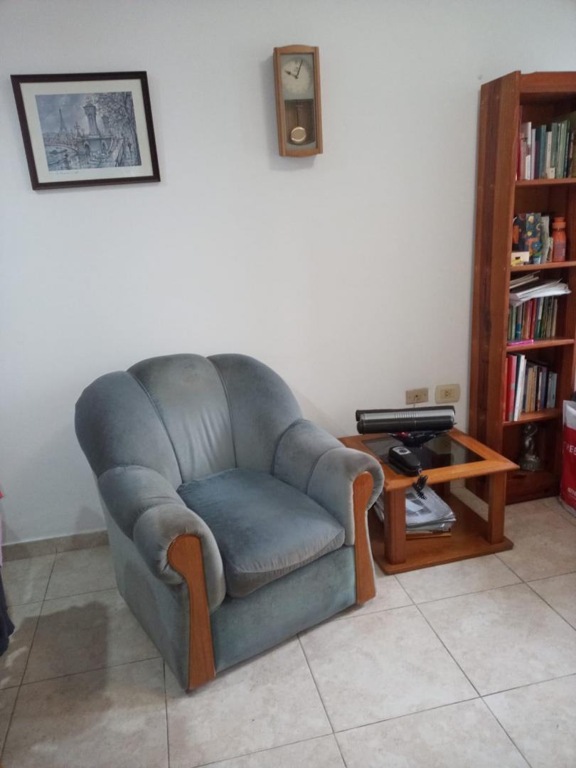 EN VENTA TRIPLEX 4 AMBIENTES 2 BAÑOS EN MARTIN CORONADO A 5 CUADRAS DE LA ESTACION F: 9728