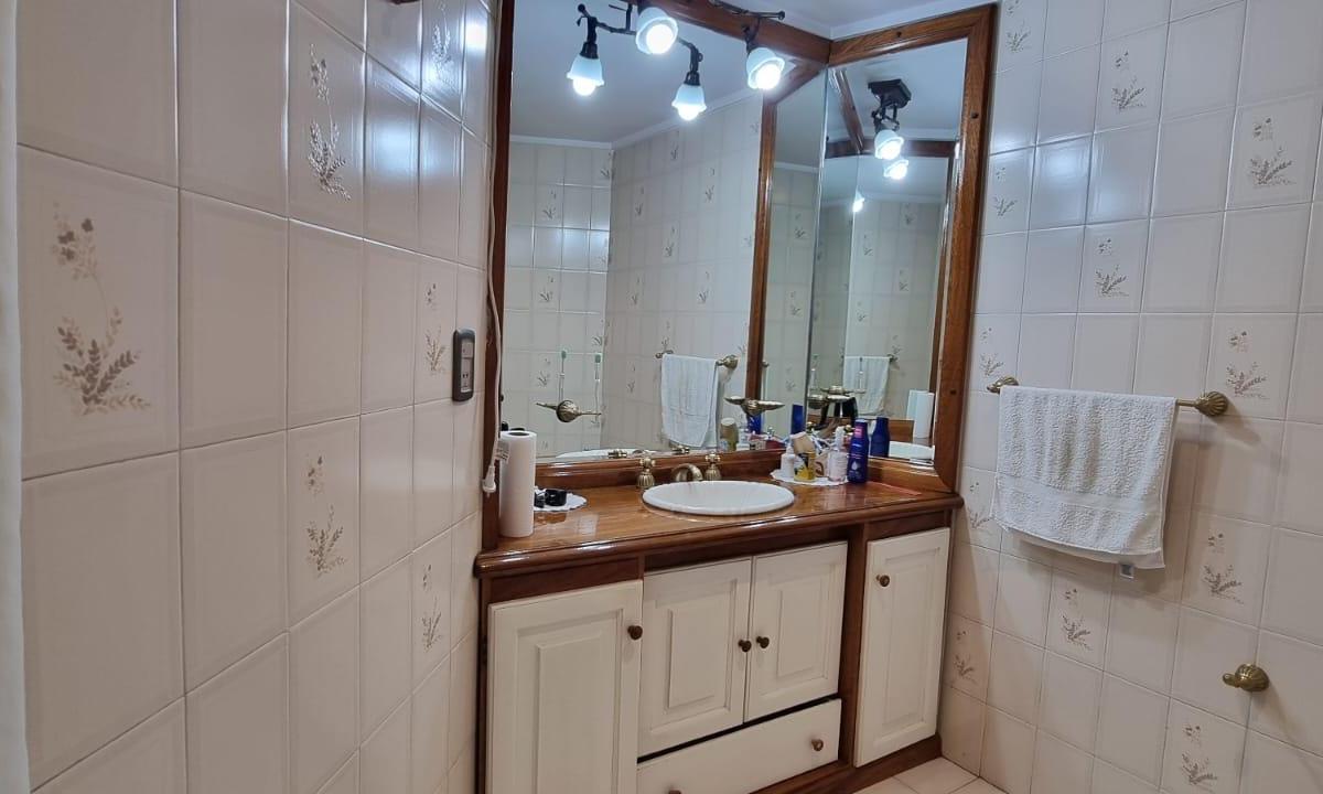 EN VENTA EN EL PALOMAR GRAN CHALET DE 4 PLANTAS 7 AMBIENTES 5 BAÑOS GARAGE EN SUBSUELO FICHA 9753 F: