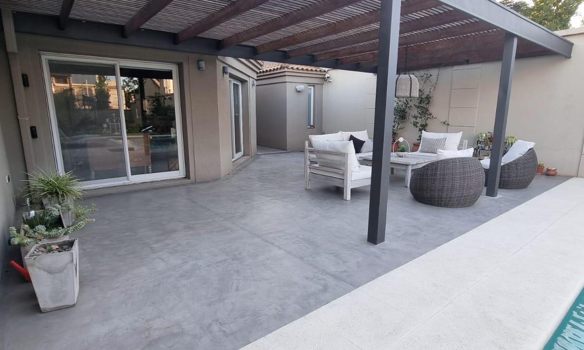 EN VENTA EN PALOMAR A SOLO 2 CUADRAS DE LA ESTACION LA MEJOR PROPIEDAD DE LA ZONA EDIFICADA SOBRE 11