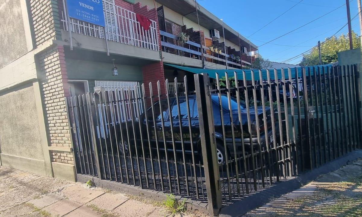 EN VENTA EN EL PALOMAR HERMOSO DUCPLEX CON COCHERA DESCUBIERTA 3 AMB 2 BAÑOS TOMO VEHICULO PARA VIAJ