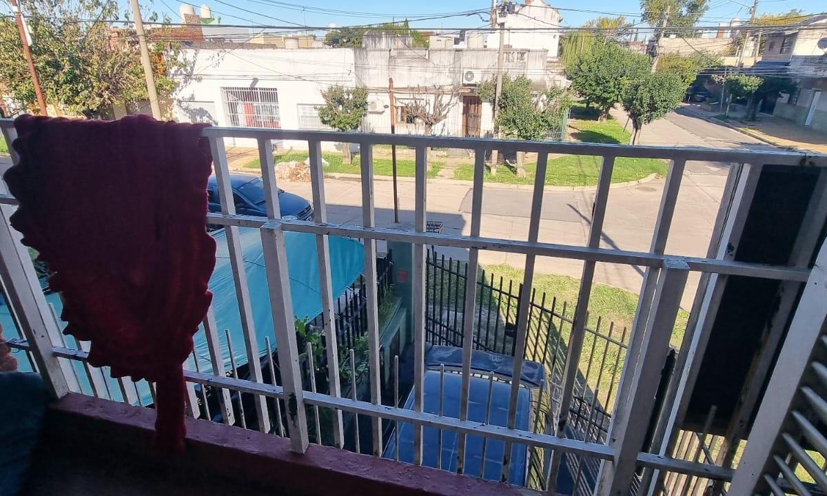 Foto de EN VENTA EN EL PALOMAR HERMOSO DUCPLEX CON COCHERA DESCUBIERTA 3 AMB 2, imagen 3