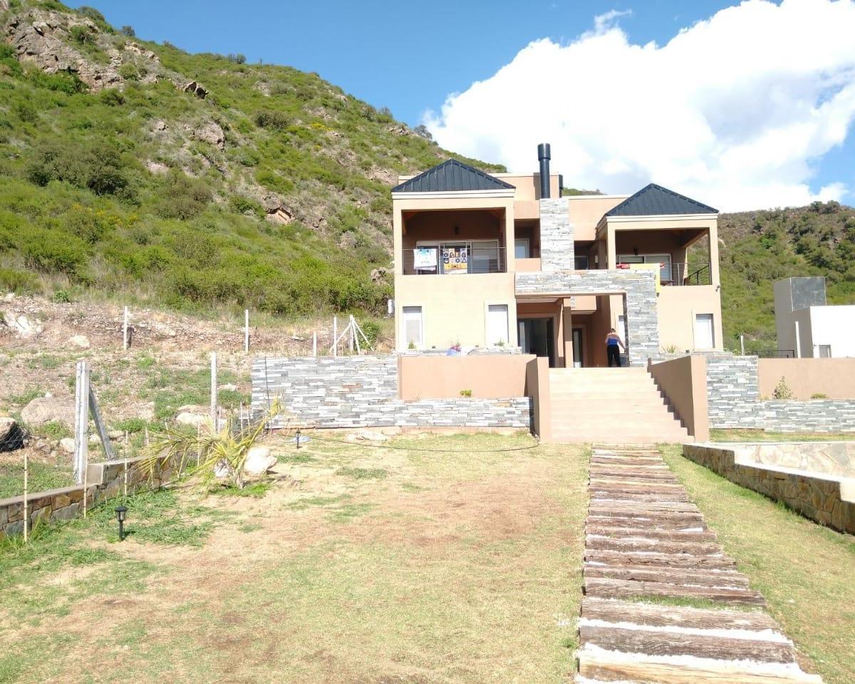 En Venta en Potreros de Los Funes San Luis; Complejo de Dos Cabañas Doña Emilia Para 6 Personas Cada 5