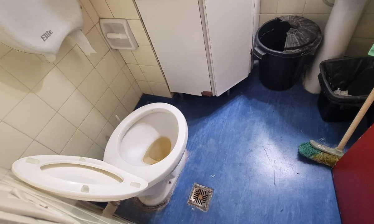 En Ciudad Jardin en Venta Local Sito en 1er Piso de Edificio Terrazas Dentro del Mismo; Posee Divisi 5