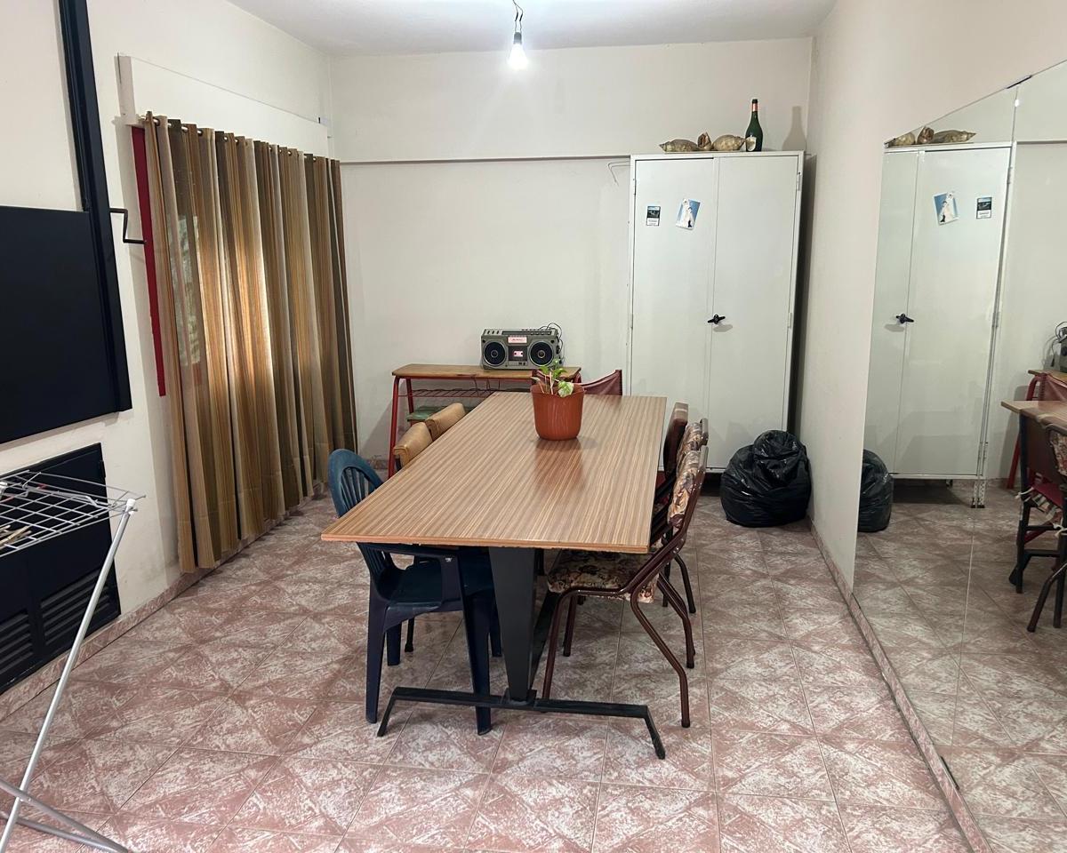 Foto de EN VENTA EN PALOMAR CHALET DE 5 AMBIENTES 3 BAÑOS CENTRICO TOMO MENOR, imagen 5