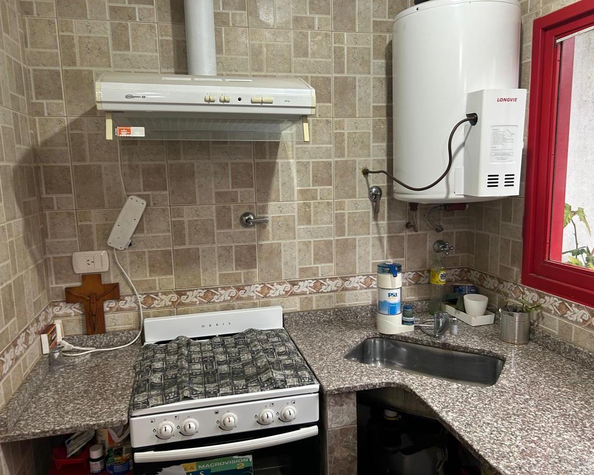 Foto de EN VENTA EN PALOMAR CHALET DE 5 AMBIENTES 3 BAÑOS CENTRICO TOMO MENOR, imagen 2