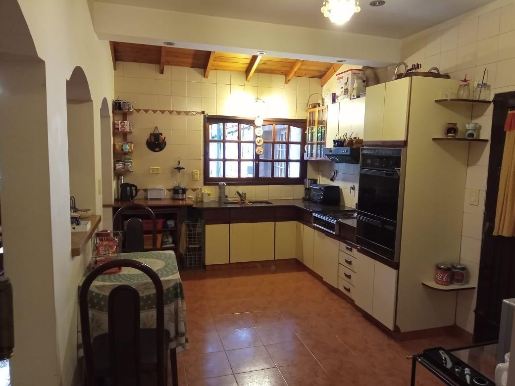 VILLA BOSCH : HERMOSA CHALET 6 AMBIENTES 3 BAÑOS LOTE 10X30 TOMO DEPARTAMENTOS F: 10134