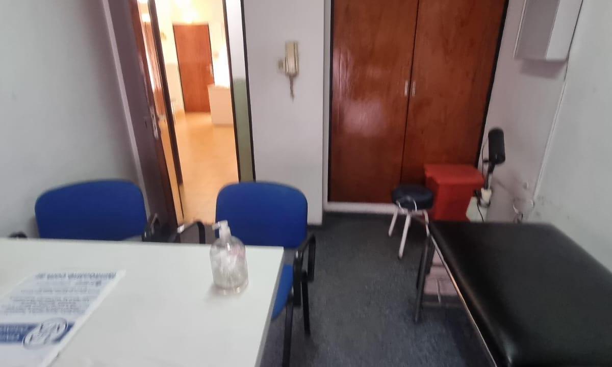 Foto de EN VENTA EN CASEROS CENTRO DEPARTAMENTO DE 2 AMBIENTES SITO EN PLANTA, imagen 4