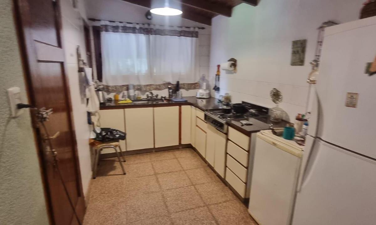 EN VENTA EN CIUDAD JARDIN HERMOSO CHALET DE 3 AMBIENTES 2 BAÑOS SOBRE LOTE DE 240M2 F: 10175