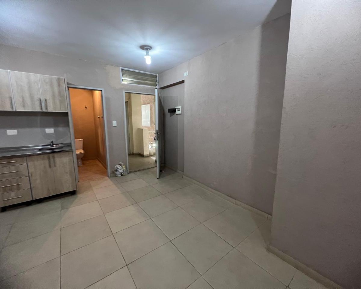 Foto de EN VENTA EN CASEROS CENTRO OFICINA DE 21M2 CON BAÑO Y COCINA, imagen 4
